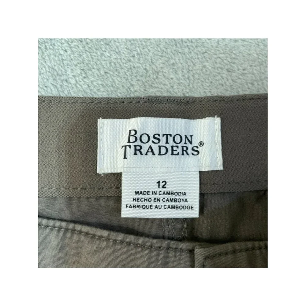 NWT Boston Traders Women's 12 Green Shorts Cotton Blend Casual Style